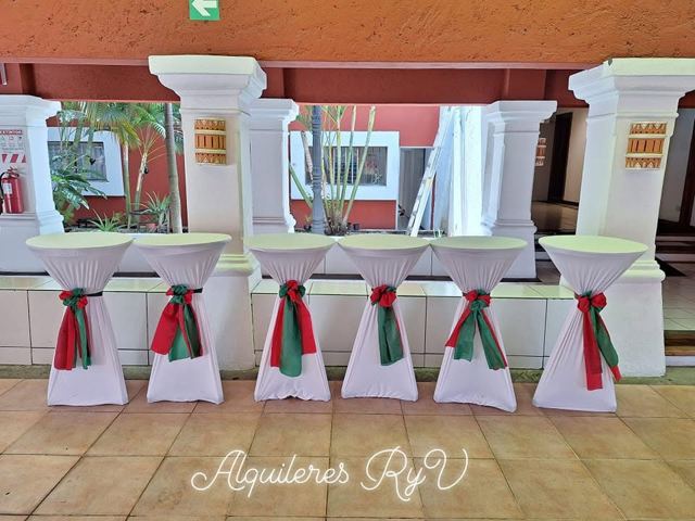 Cocteleras blancas con lazos rojo y verde