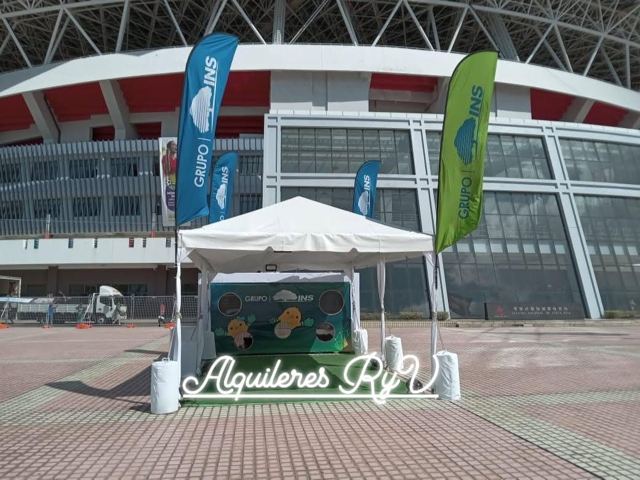Toldo pequeño blanco para activación de marca